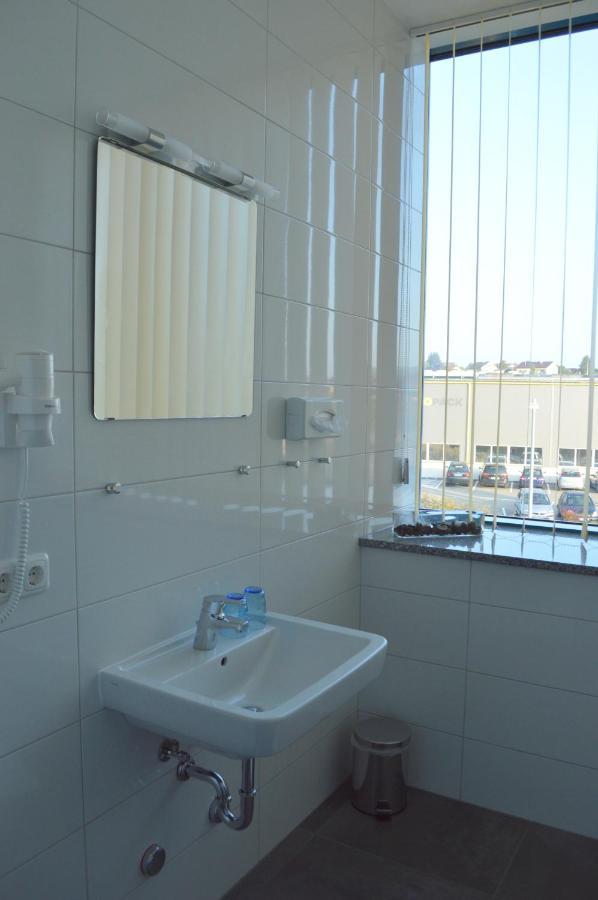 Turmoel Hotel Allhaming Habitación foto